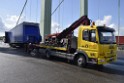 Schwerer LKW VU PKlemm A 4 Rich Olpe auf der Rodenkirchener Bruecke P475